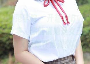 MFStar模范学院 – 开箱SiByl李思宁的女王美图合集，你能说她是女王，但她的眼神又好像在质疑你啊。