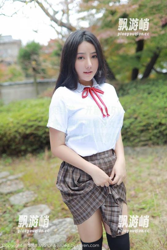MFStar模范学院 - 开箱SiByl李思宁的女王美图合集，你能说她是女王，但她的眼神又好像在质疑你啊。