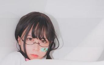 想要美图？跟上Mozzi(모찌)的泳装步伐，免费带你飞！