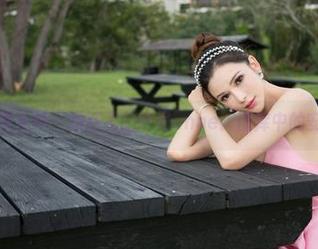 TGOD推女神 – 浴缸里的欧尼anne：图库中的安静时刻