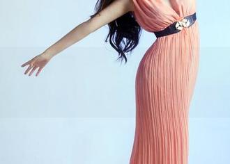 TuiGirl推女郎 – 美图出炉，田芯娜的连体衣毫不留情地打破了我的审美界限。