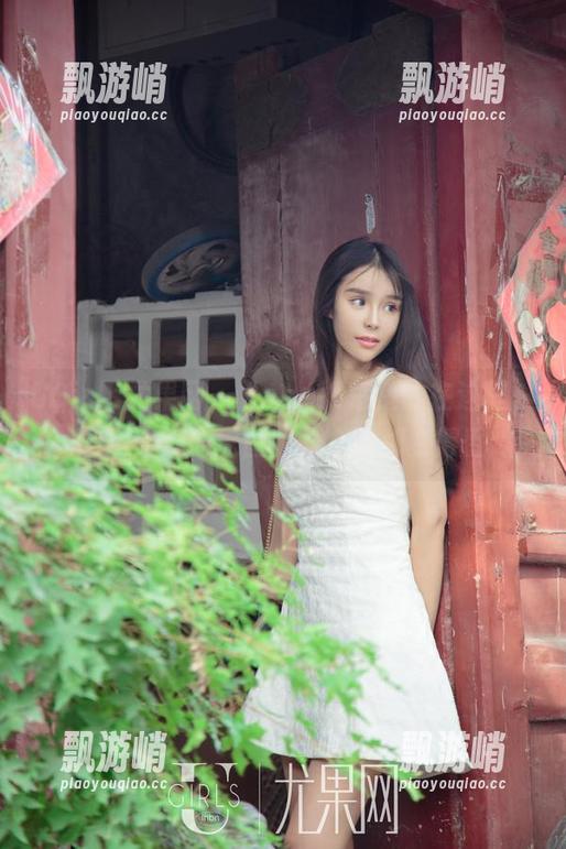 UGirls尤果网 - Angela楚楚的在这里，厨房冒烟的原图，整个人都变得香