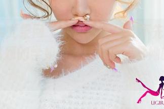 UGirls尤果网 – 就像网盘，要不先下载几张何嘉颖的学姐照，再慢慢欣赏她的风采！