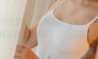 UGirls尤果网 – 张馥棋的美图照片，看起来像在做个神秘的实验，但结果是？