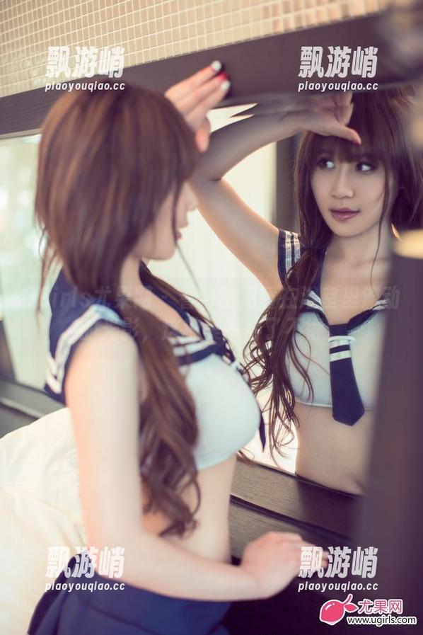 UGirls尤果网 - 看看李易童在浴室里流动的光影，这种美真得了不得。