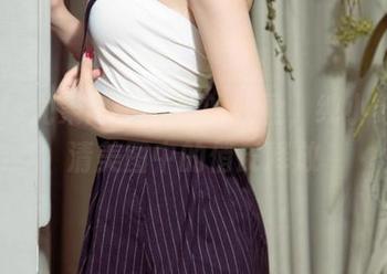 UGirls尤果网 – 白丝的轻盈，纯小希在高清美图中的俏皮释放