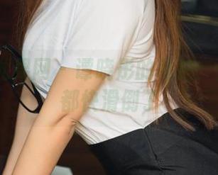 UGirls尤果网 – 谭晓彤的私拍：油亮得我都快滑倒了