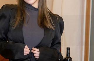 XINGYAN星颜社 – 李丽莎，一位可爱的“秘密包裹”在高清写真中