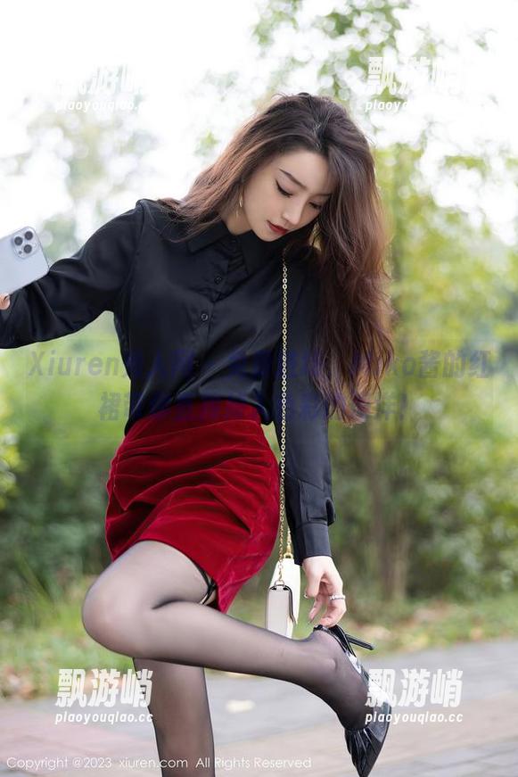 Xiuren秀人网-Miko酱 Xiuren秀人网 - 免费进场,Miko酱的红裙带你直接掉入色彩的海洋!