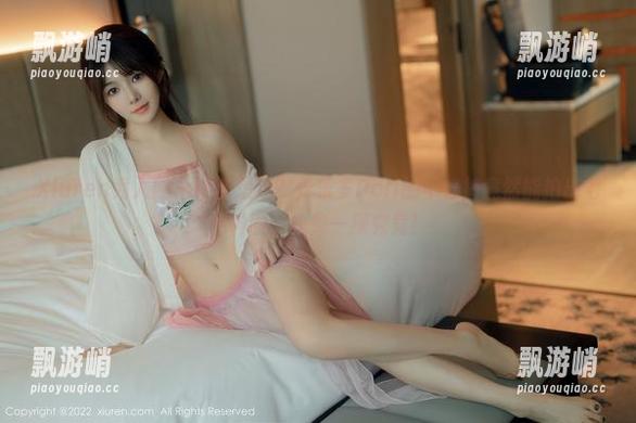 Xiuren秀人网-养乐多Doll Xiuren秀人网 - 谁能想到?养乐多Doll的牛仔裤竟然能拍出七色神图,快来一探究竟!