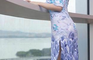 Xiuren秀人网 – 在媛媛酱belle的高清图库中，秘书也是一道风景线