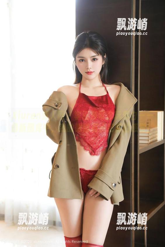 Xiuren秀人网 - 李丽莎带你玩黑白——最新图库中，我的眼睛有点犯懵的感觉！
