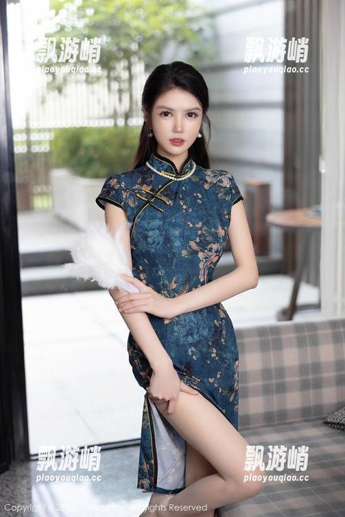 Xiuren秀人网 - 灰丝合集：谢小葱教你怎样让别人发现你的小短腿！