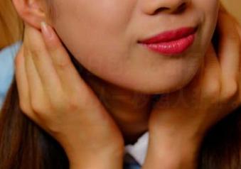 pans – 娃娃VS白色：这组写真集里的原图，竟然让人一秒想入非非。