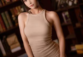 一智智的新图里，这条连衣裙真让人难忘，在图库里跑来跑去，分享也不想停。