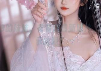 三度69的妹妹，看看这最新照片，是在展示啥呢？