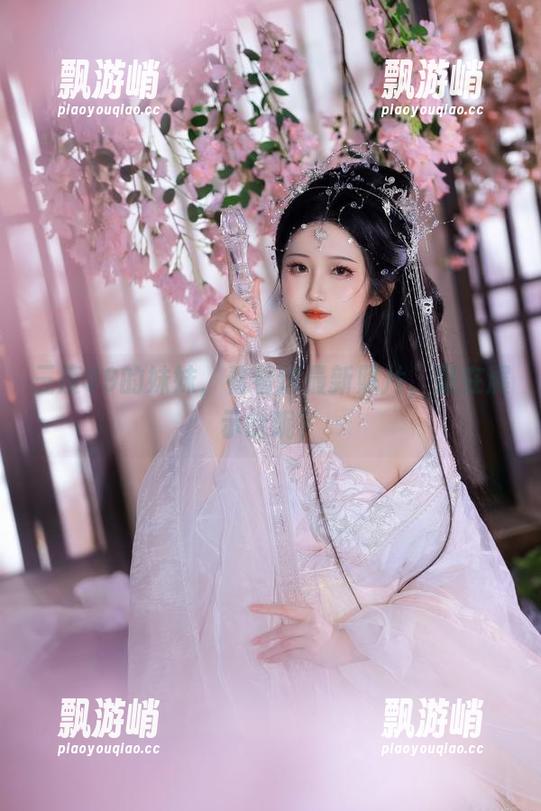 三度69的妹妹，看看这最新照片，是在展示啥呢？