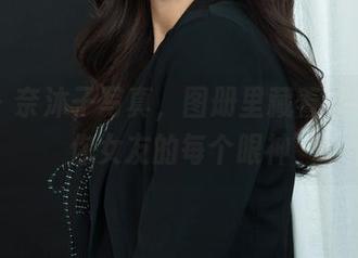 丽柜 – 奈沐子写真，图册里藏着的不止是你女友的每个眼神