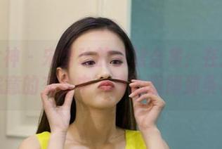 克拉女神 – 宋智珍的白裙合集：在这清纯与恣意的交会中，真心佩服那条裙子