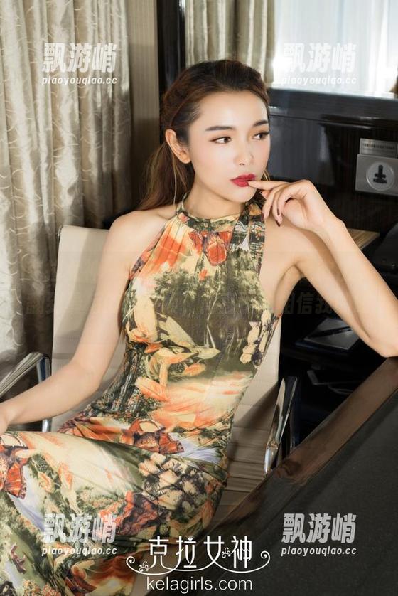 克拉女神 - 哇，汤怡的美腿，呼之欲出。翻到最后的那一帧，简直不敢相信我的眼。