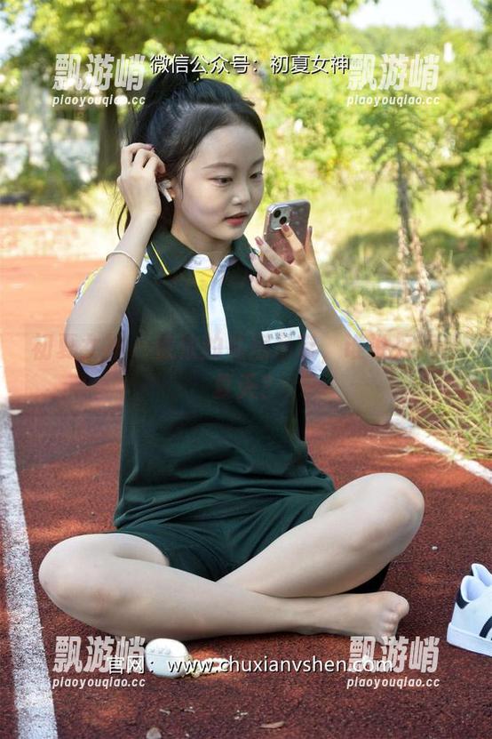 初夏女神-依依 初夏女神 - 依依的私房吊带,谁说只适合夏天?
