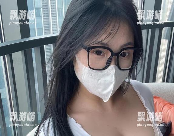 微密圈 - 从白衬衫看可爱的肉巴……合集里却闪现了许多问号，真神奇！