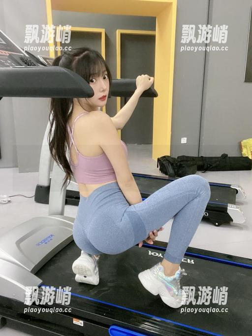 高清不脸红：坏露露香宝与她的黑红内衣裙简直是路边摊与米其林的激烈较量！
