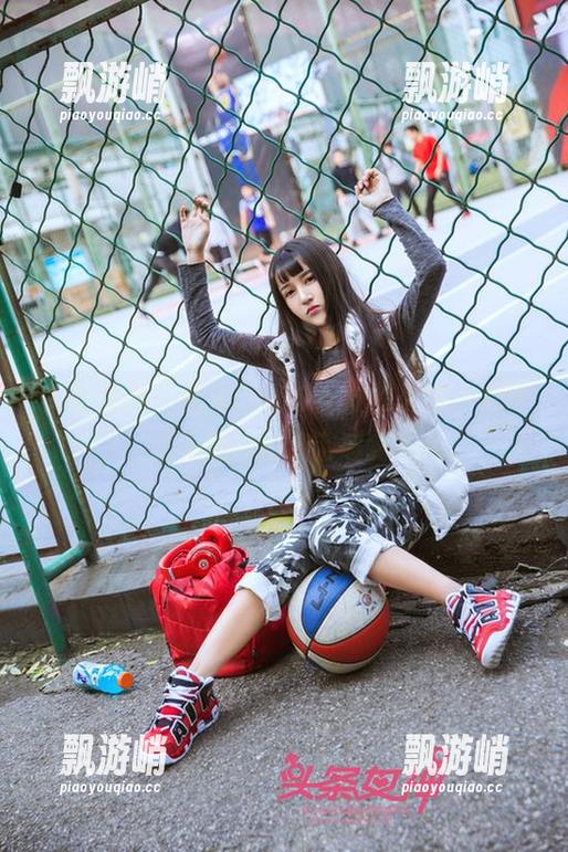 头条女神 - 原来COCO女友的写真，有种毫不避讳的亲密感啊！