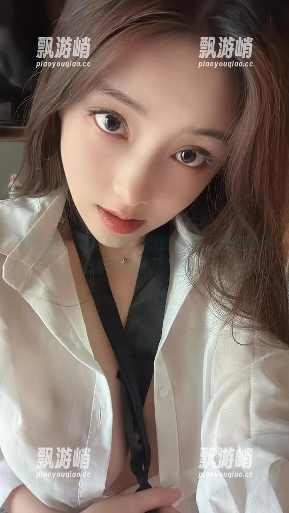 微密圈 - 看奶雯穿校服的合集，突然觉得升学压力小了不少…