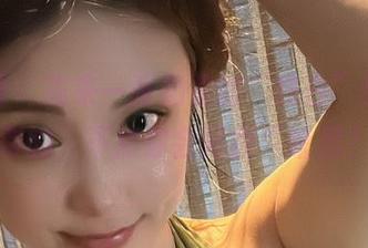 微密圈 – 先来一张奶雯的“纯白”照片，免费的，不然你会问我“啥思？”