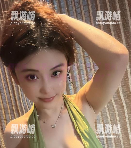 微密圈 - 先来一张奶雯的“纯白”照片，免费的，不然你会问我“啥思？”