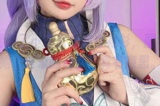终于看到了小瑶幺幺的白衬衫，图包里的她是谁家的仙女？真有意思。