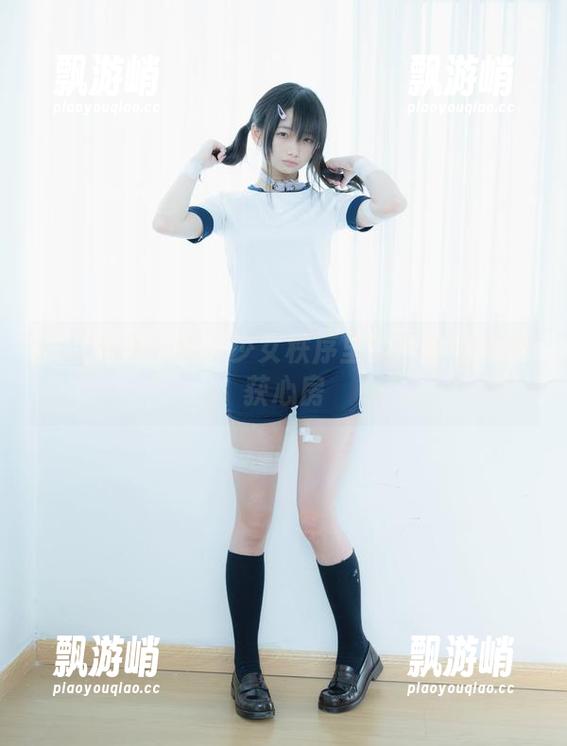 获取高清体验：少女秩序里的白丝红裙俘获心房