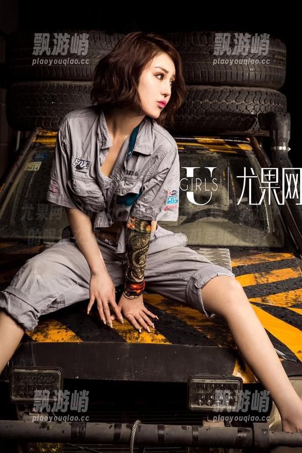尤果网 - Wendy的万圣节套图，暗道中的眼神交流：她比你的南瓜更吓人吗？