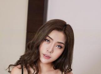 尤物馆 – Amrita贞贞的美脚合集，散步过程中不小心多了个目光