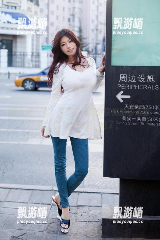 推女郎 - 看，艾栗栗又在分享她的甜心套图，配合这表情，绝了。