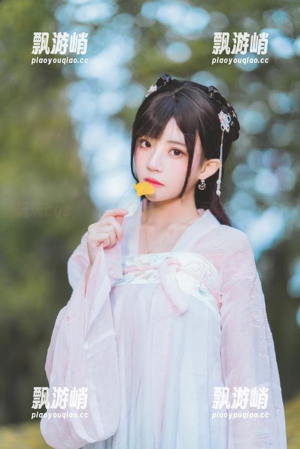 玩玩cos，桜桃喵带你在森林间穿梭，绝对惊艳！