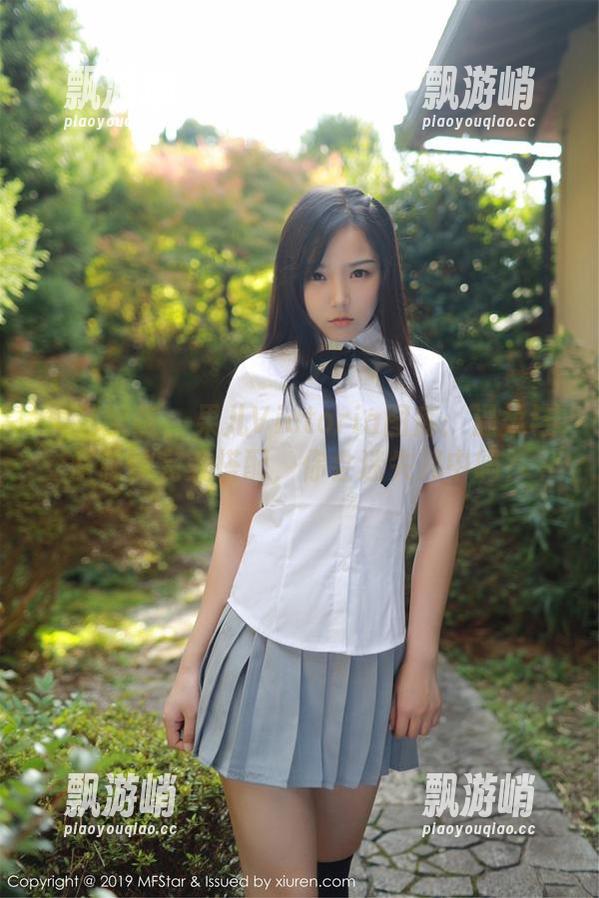 模范学院 - 果儿Victoria图库：温柔与坚强的完美搭配，你会迷失其中吗？