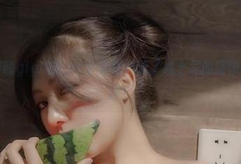 等一下，樱晚gigi的Cos分享里有除了威士忌的旋律吗？再来一杯？