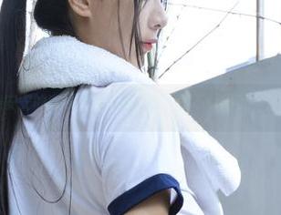 浅安安的定制写真：裤里丝，敢不敢细看一下？