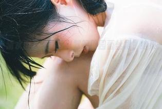 我还在想，清水由乃为啥可以驾驭田园蕾丝裙，结果一看高清图片…