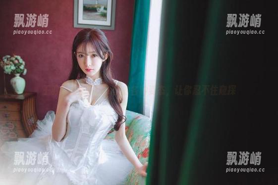 王羽杉在女仆cos里的各种姿态，让你忍不住窥探