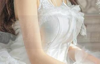 美图集：王羽杉穿上吊带背心，那俏皮的边角，让我脑海中浮现一缕微风