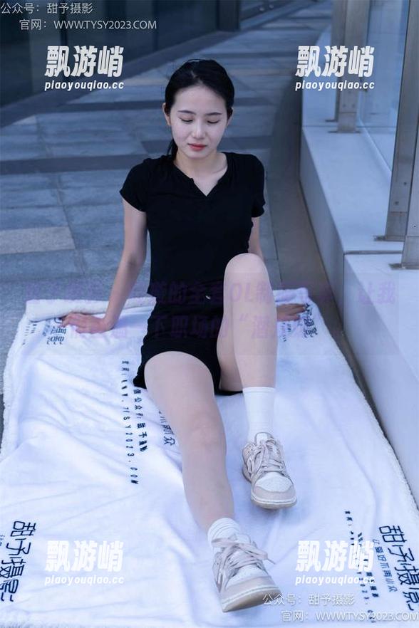 甜予摄影 - 璇璇的全套OL制服写真，让我们重温一下职场的“潜规则”。
