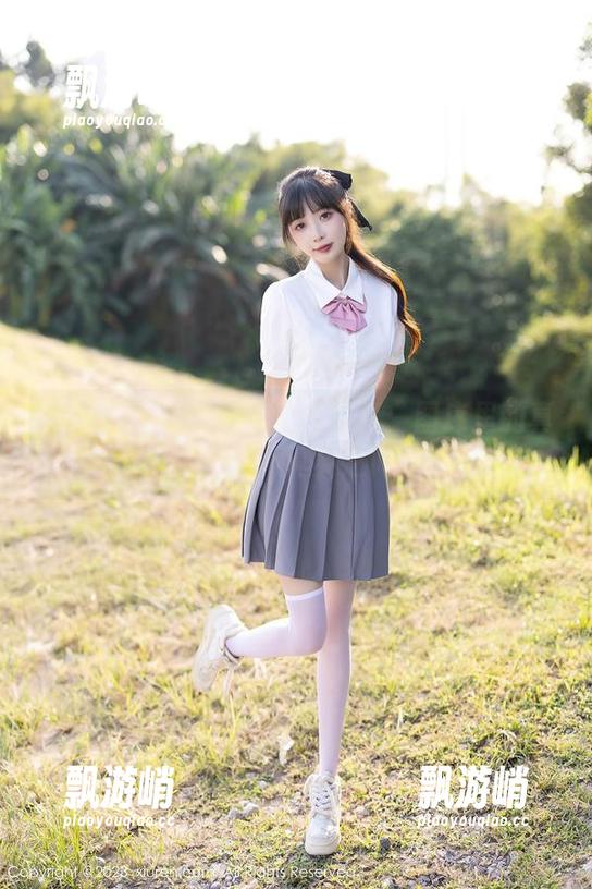 秀人网 - 可可芝的圣诞写真：图库里的真实与不真实之间