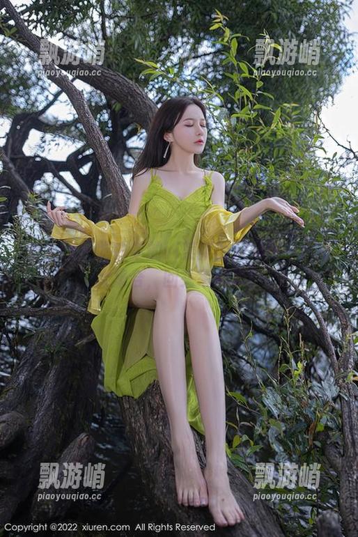 秀人网 - 吃白菜的vi菜菜的双马尾—原图大集合，回头率爆表！