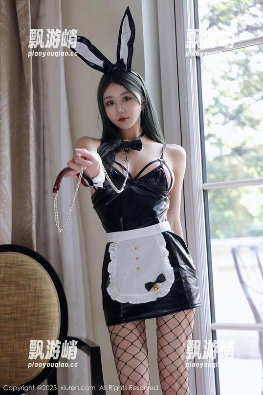 秀人网 - 周于希Sally黑丝美腿，免费写真让你眼界大开，哈哈！
