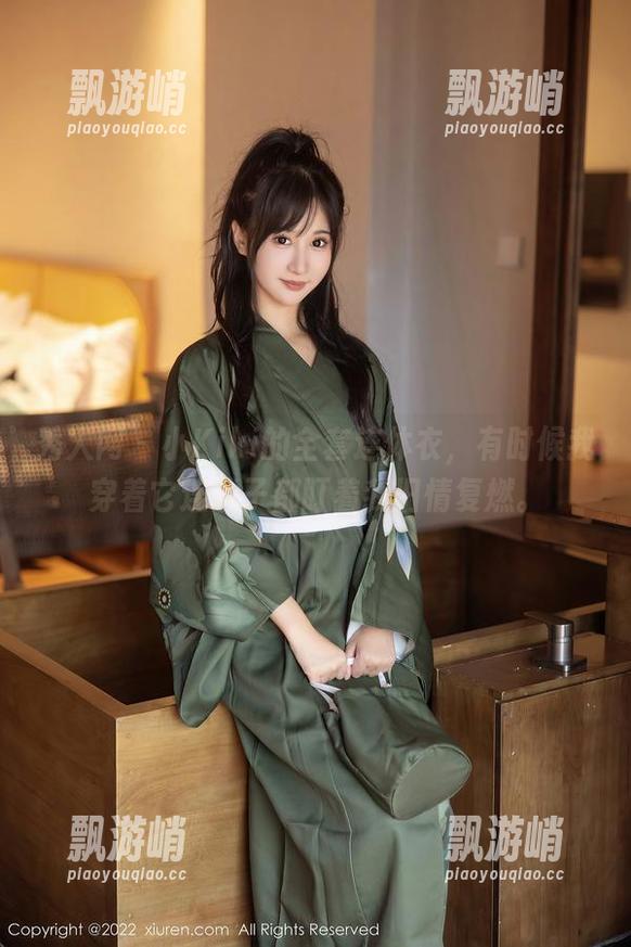秀人网 - 小Kiki的全套连体衣，有时候我穿着它连镜子都盯着我旧情复燃。