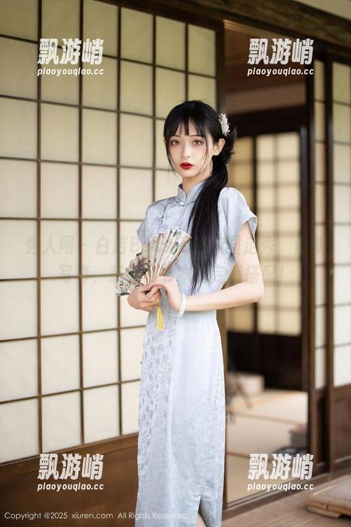 秀人网 - 白洁Bessie的校园走秀，最新写真，草地和书本的完美搭配！