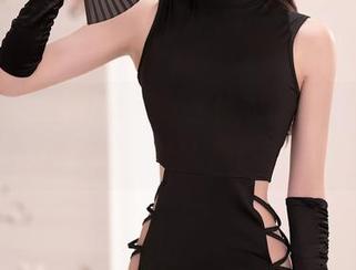 秀人网 – 全套草莓zz连体衣原图，哎呀，这姿势…让人想多了。